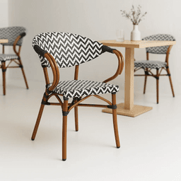 Silla Bistro Parisina Rattan con reposabrazos - Blanca con negro